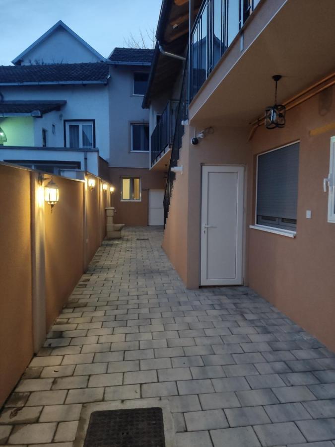 Apartmani Sladjana Novi Sad Buitenkant foto