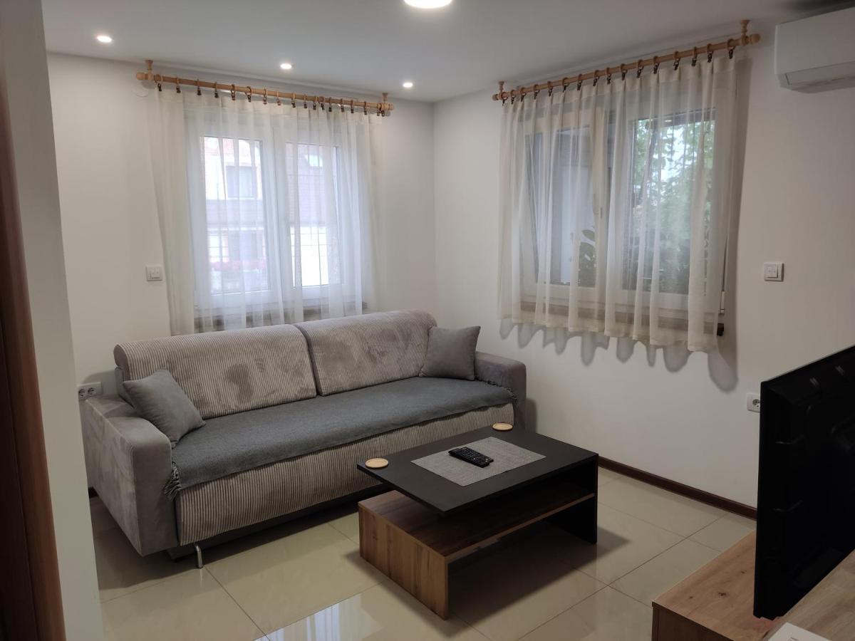 Apartmani Sladjana Novi Sad Buitenkant foto