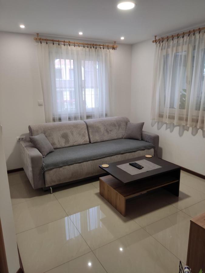 Apartmani Sladjana Novi Sad Buitenkant foto